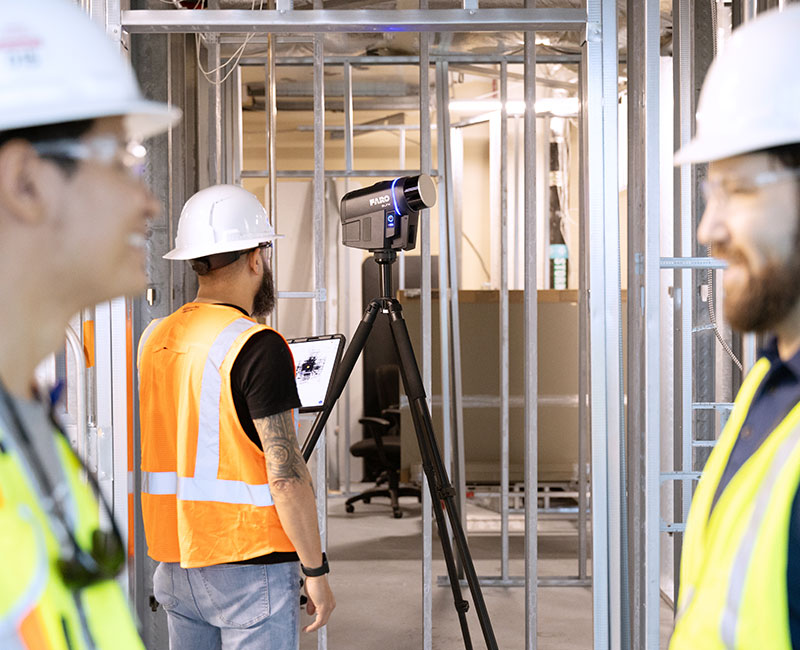 Industries_2_AECOProfessionals_1_FieldEngineers_800x650